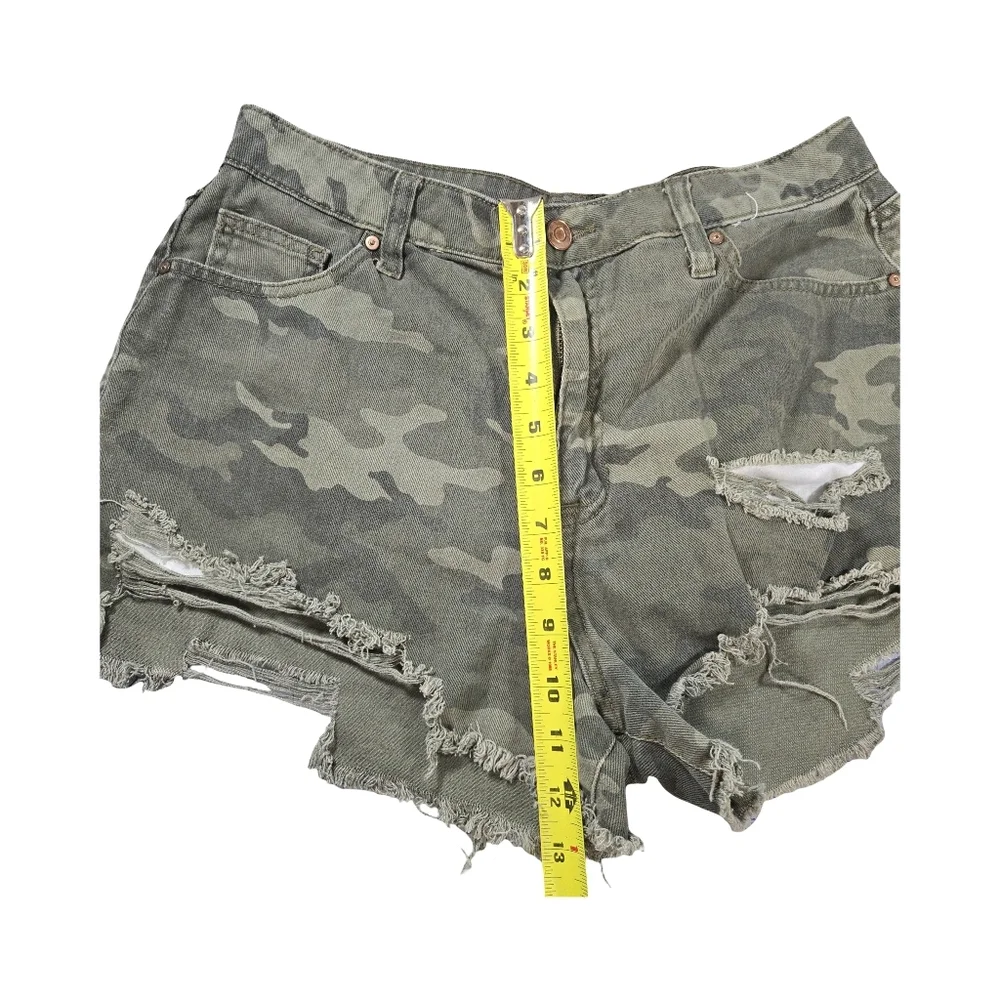 NOBO Shorts Distressed Camo high rise Women Shorts